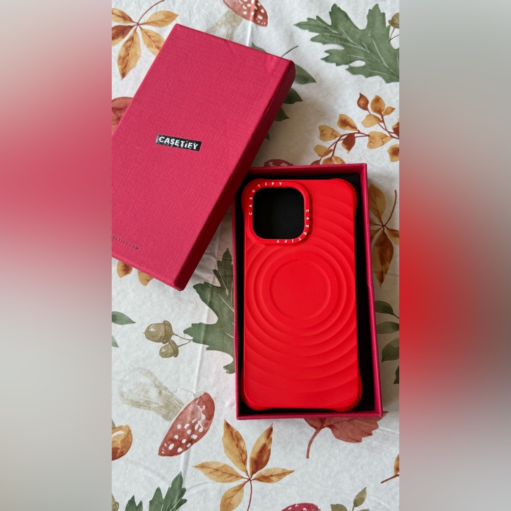 Casetify  Red Ripple Phone 15 pro max Case (NO ORIGINAL)
